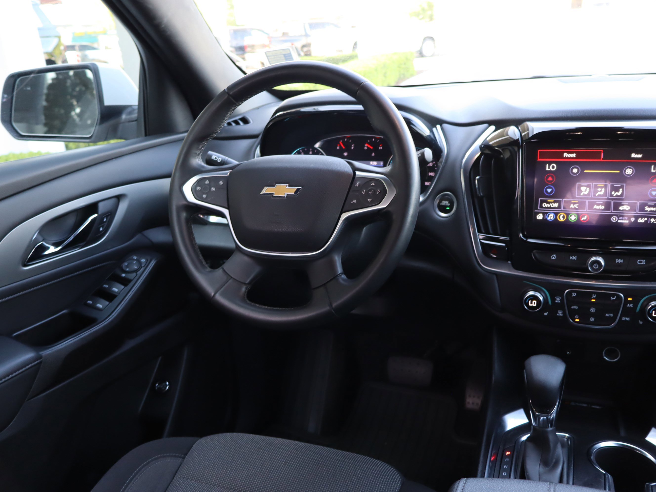 Used 2023 Chevrolet Traverse LT FWD image 12