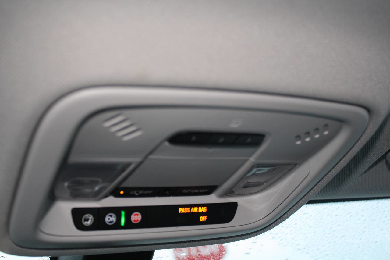 Used 2019 Chevrolet Traverse LT image 14