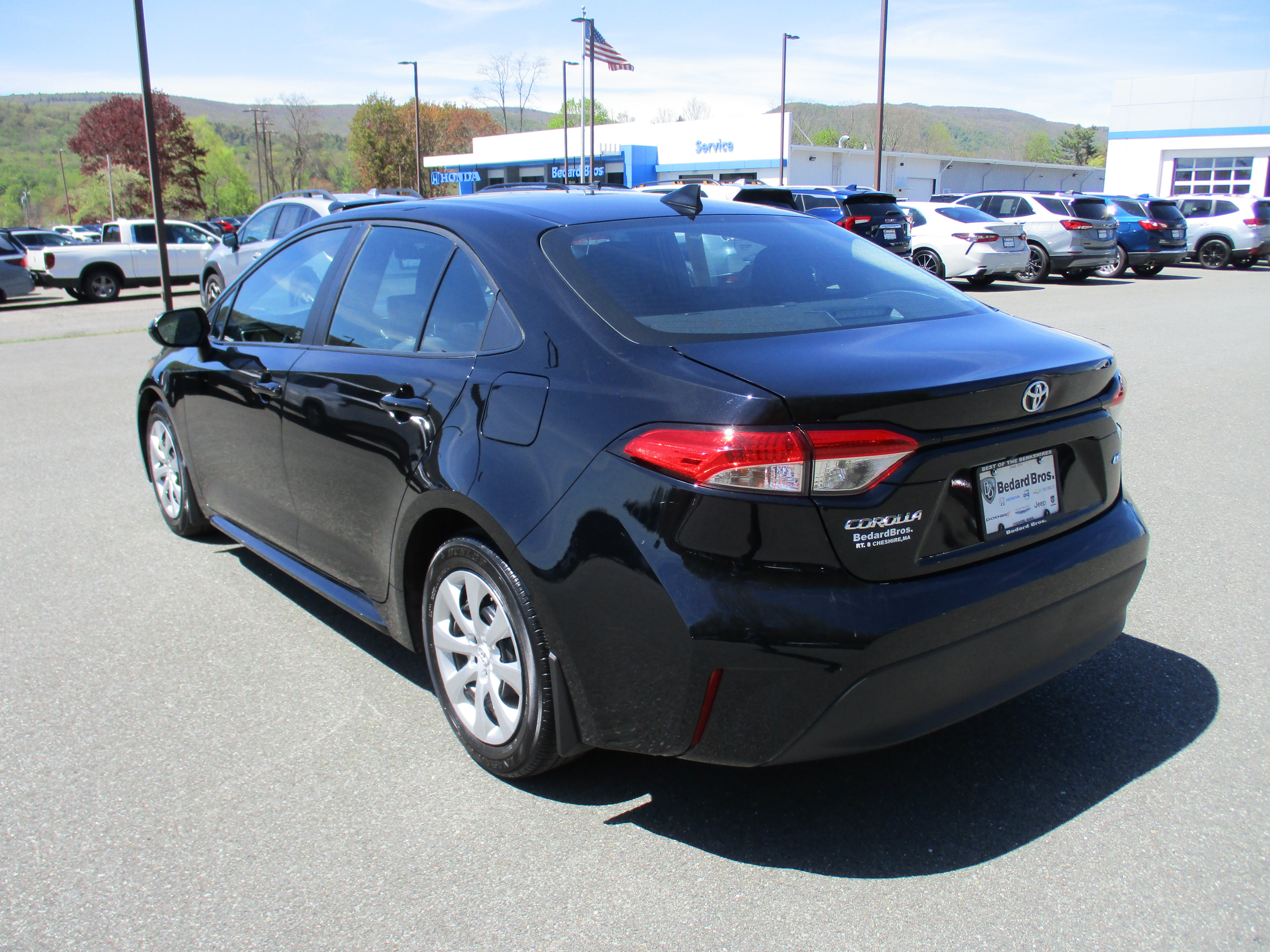 Used 2023 Toyota Corolla LE w/ Carpet Mat Package (TMS) FWD image 7