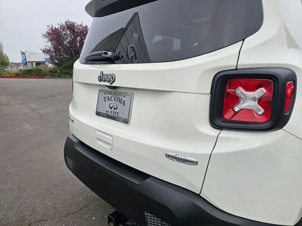 Used 2021 Jeep Renegade Latitude w/ Sun & Sound Group AWD/4WD image 17