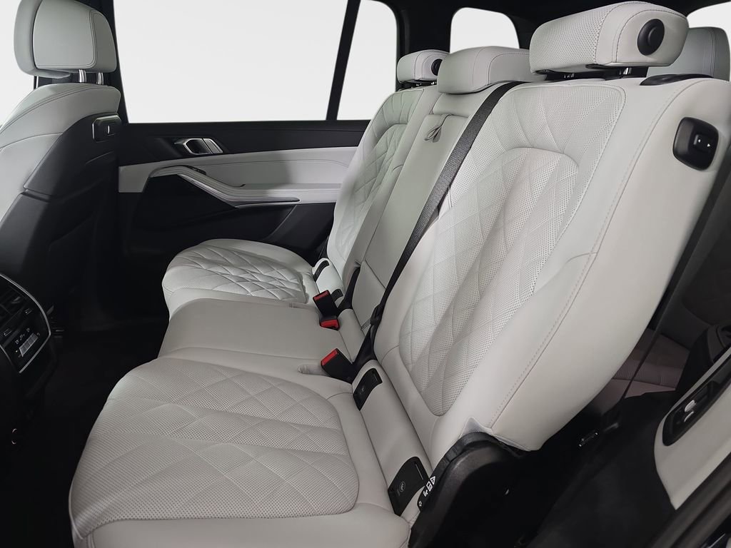Certified 2024 BMW X7 xDrive40i w/ M Sport Package image 15