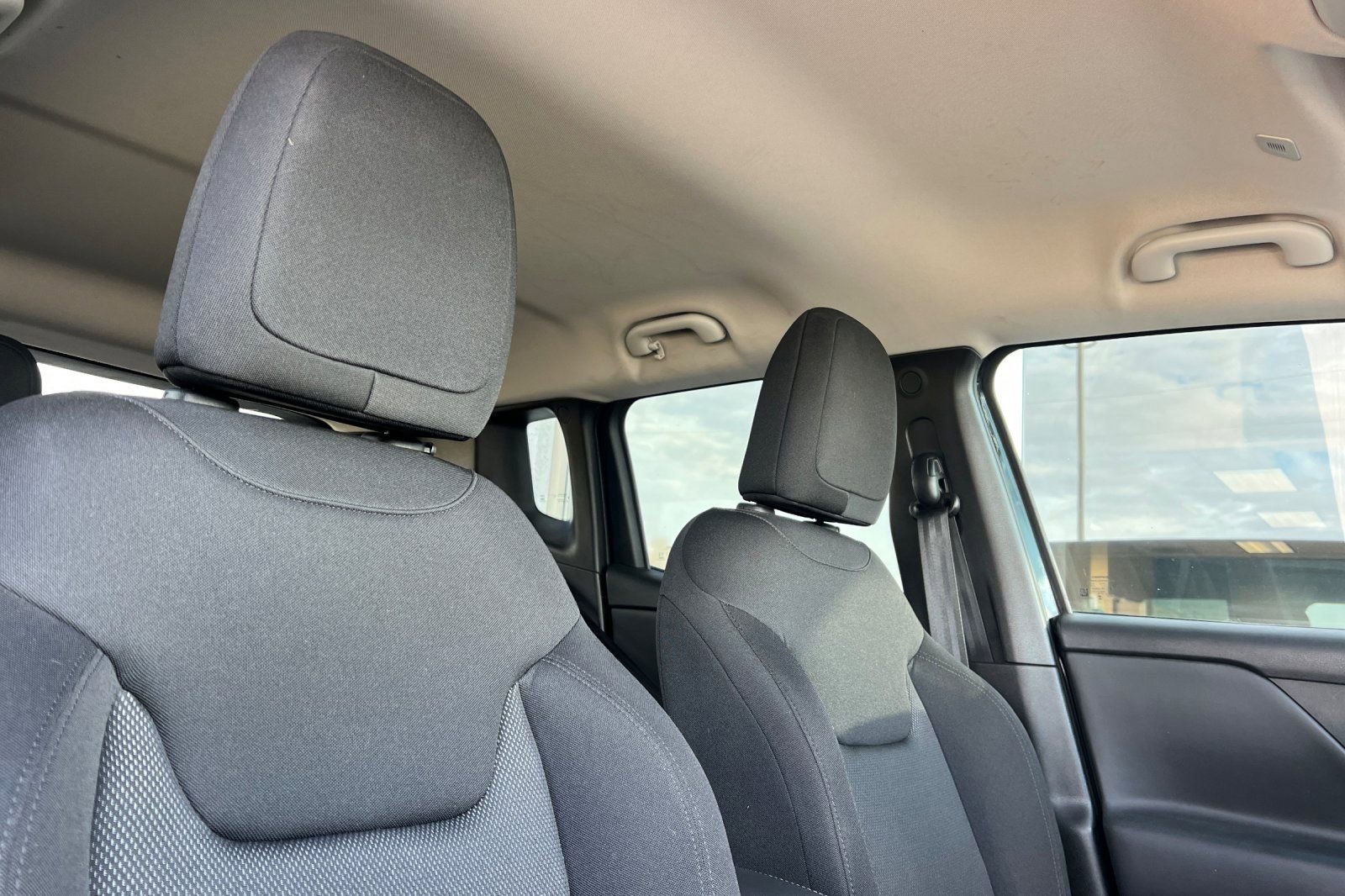 Used 2023 Jeep Renegade Latitude image 17