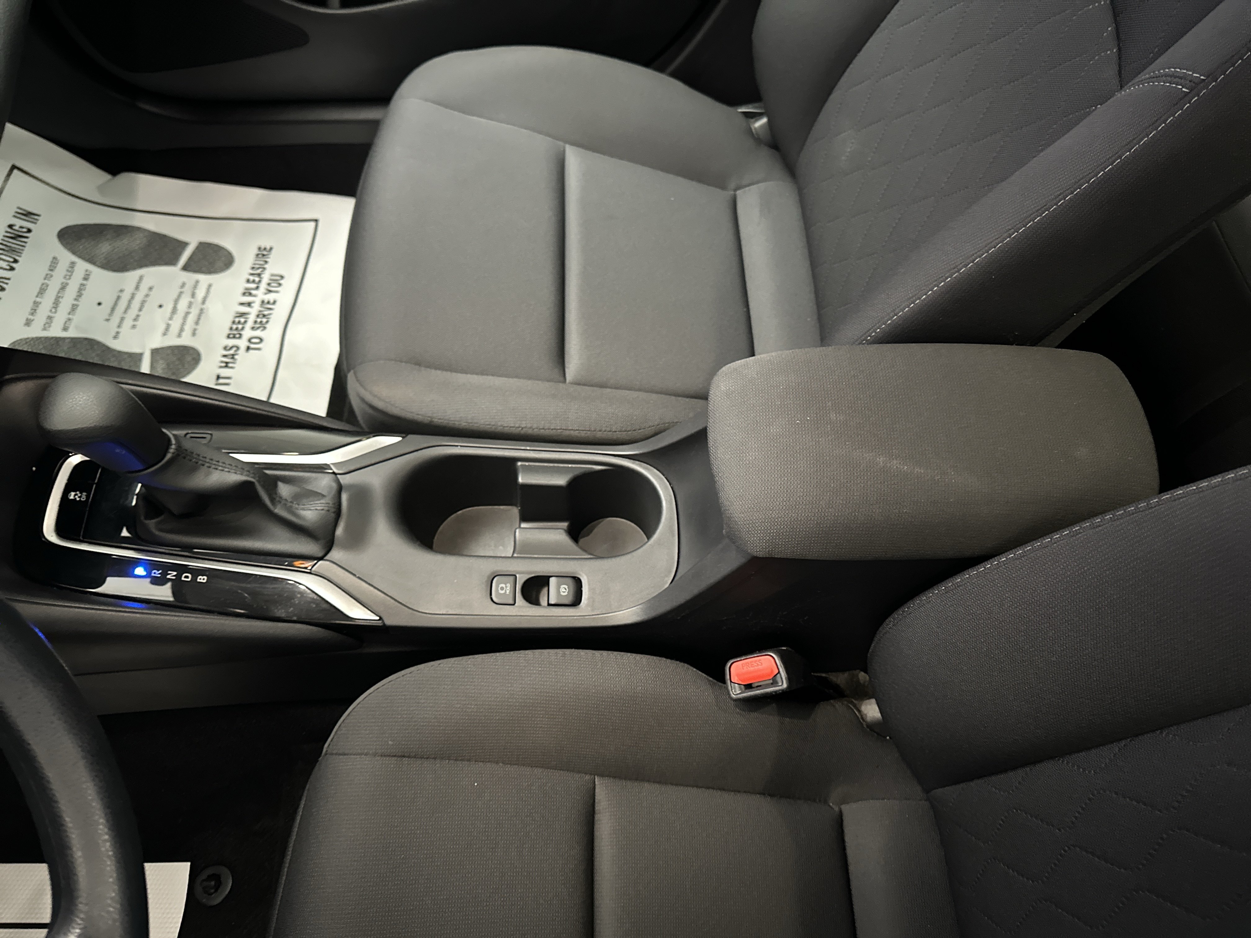 Used 2025 Toyota Corolla LE FWD image 31