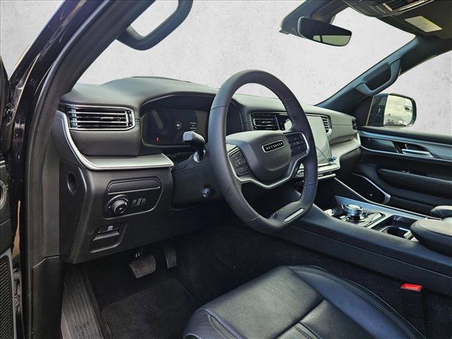 Used 2025 Jeep Wagoneer L Series II w/ Premium Group I AWD/4WD image 10