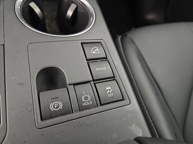 Used 2025 Toyota Highlander XLE image 28