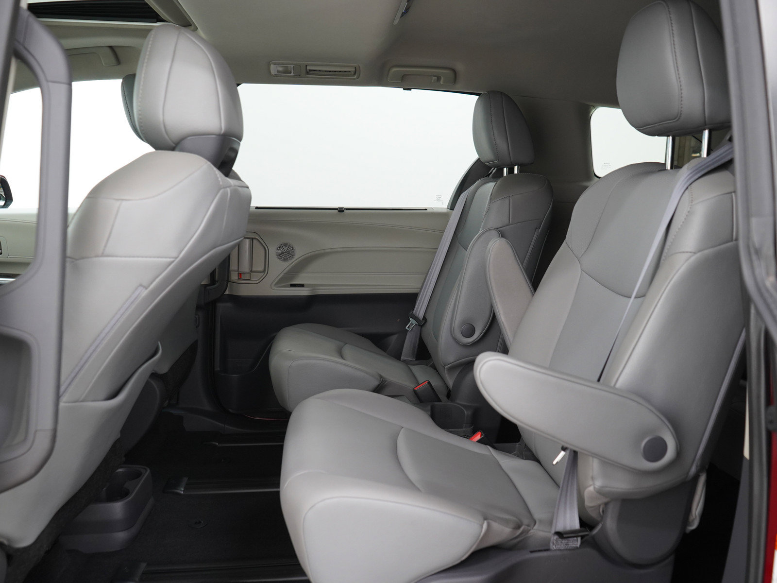 Used 2021 Toyota Sienna XLE AWD/4WD image 16