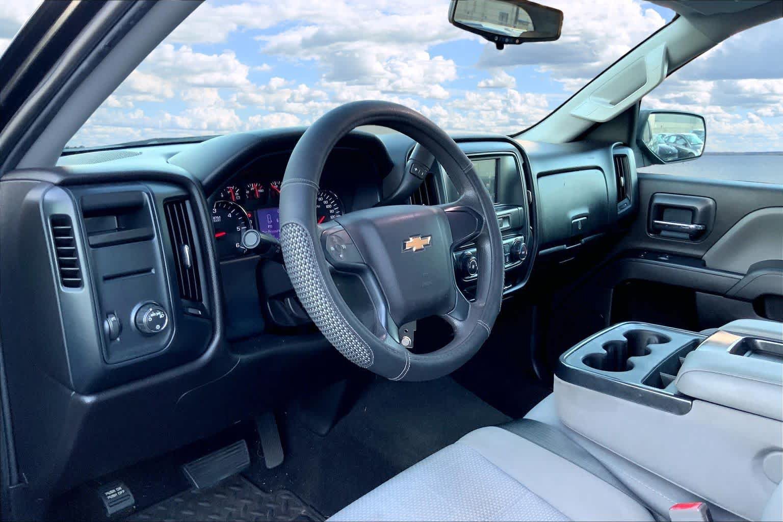 Used 2018 Chevrolet Silverado 1500 Custom w/ Custom Value Package RWD image 2