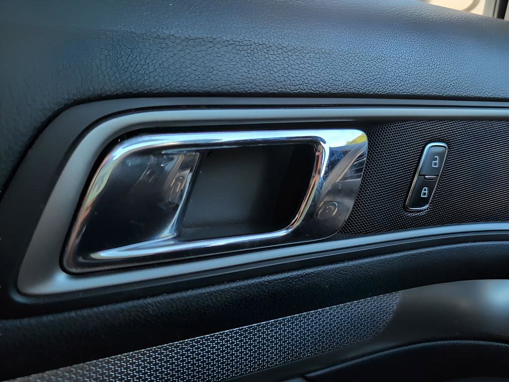 Used 2018 Ford Explorer XLT image 16