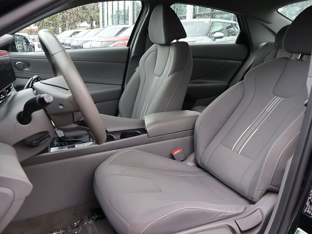 Used 2023 Hyundai Elantra SEL w/ Convenience Package FWD image 27
