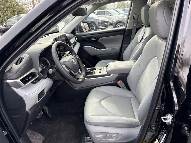 Used 2026 Toyota Highlander XLE image 14