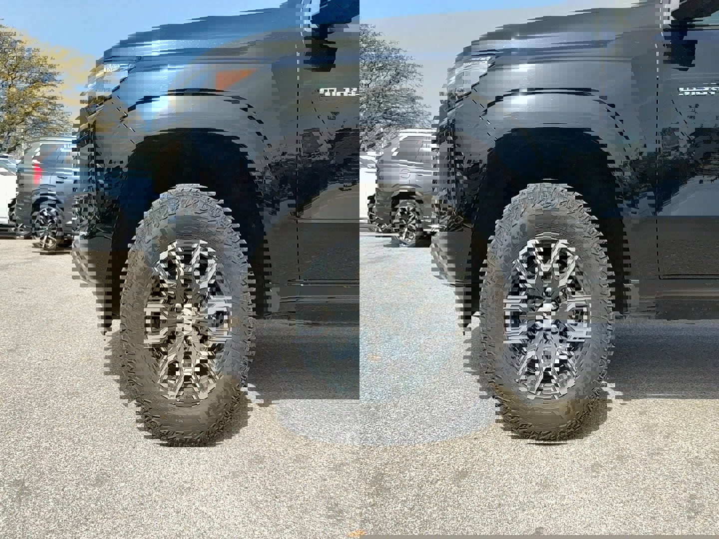 Used 2024 Chevrolet Colorado Z71 w/ Z71 Convenience Package 2 image 10