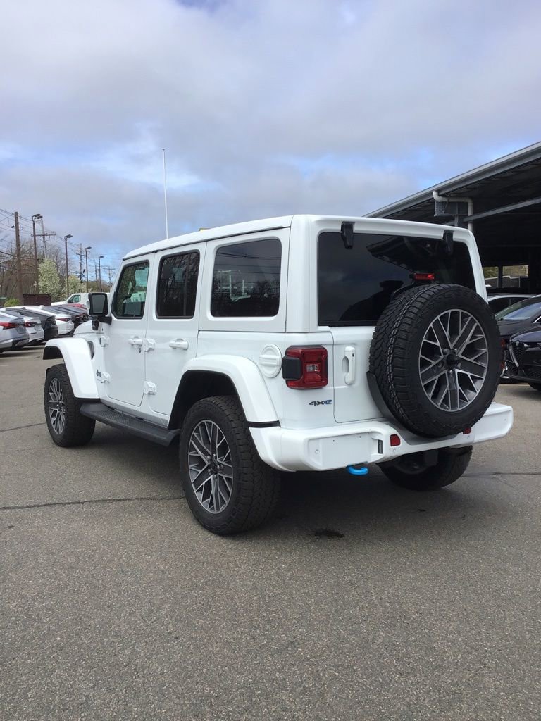 Used 2024 Jeep Wrangler High Altitude AWD/4WD image 3