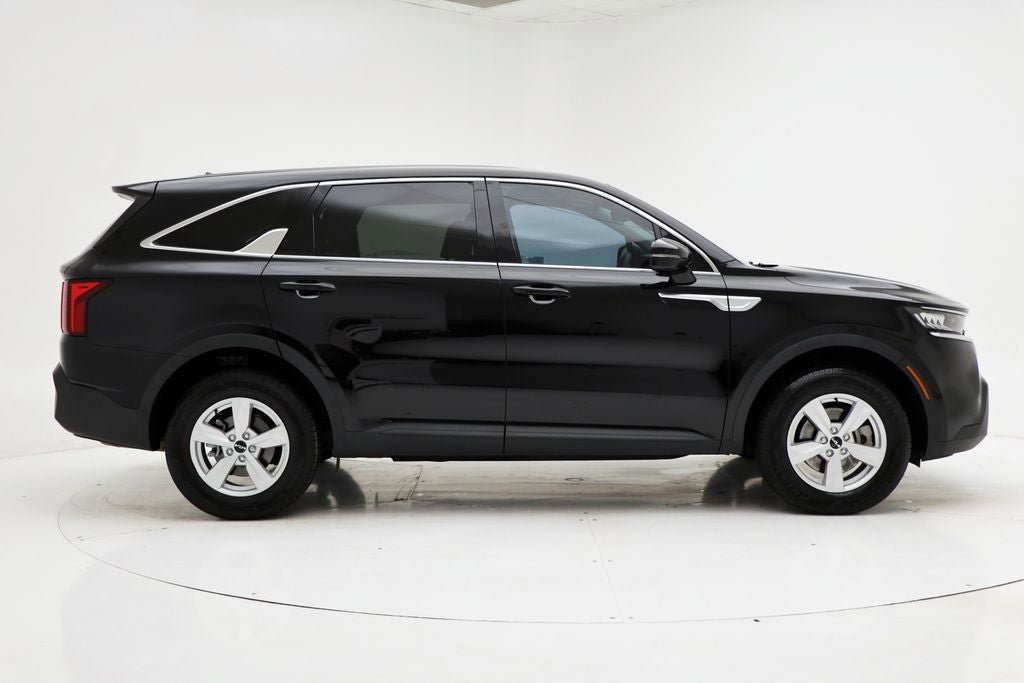 Used 2023 Kia Sorento LX AWD/4WD image 3