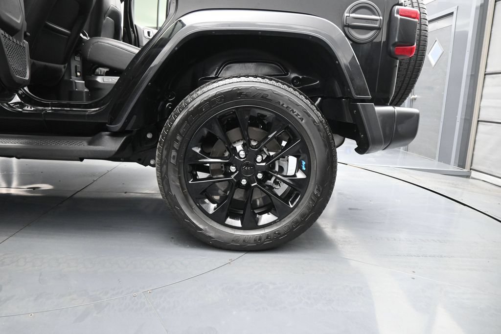 Used 2023 Jeep Wrangler Unlimited Sahara AWD/4WD image 17