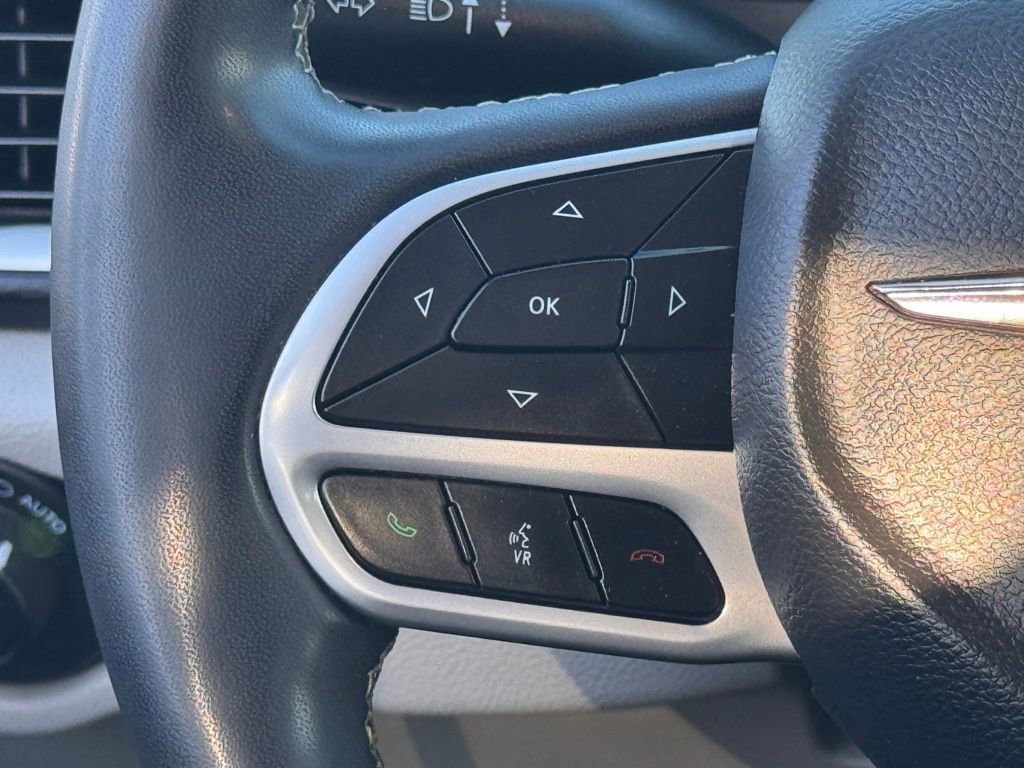 Used 2022 Chrysler Voyager LX image 16