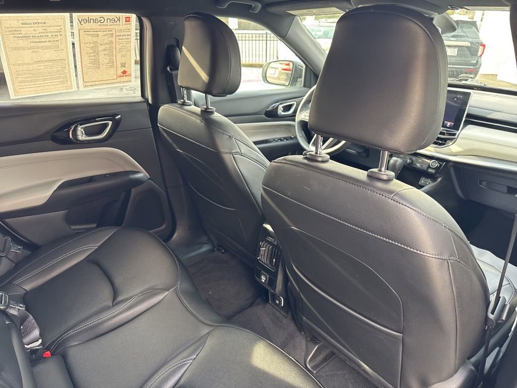 Used 2025 Jeep Compass Limited image 25