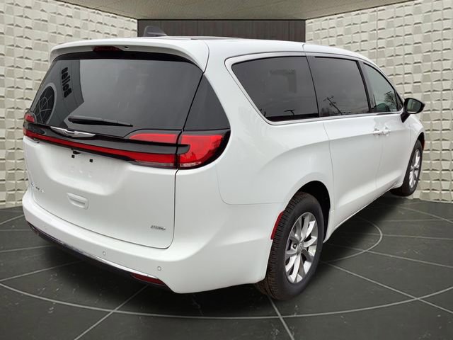 New 2026 Chrysler Pacifica Select AWD/4WD image 8