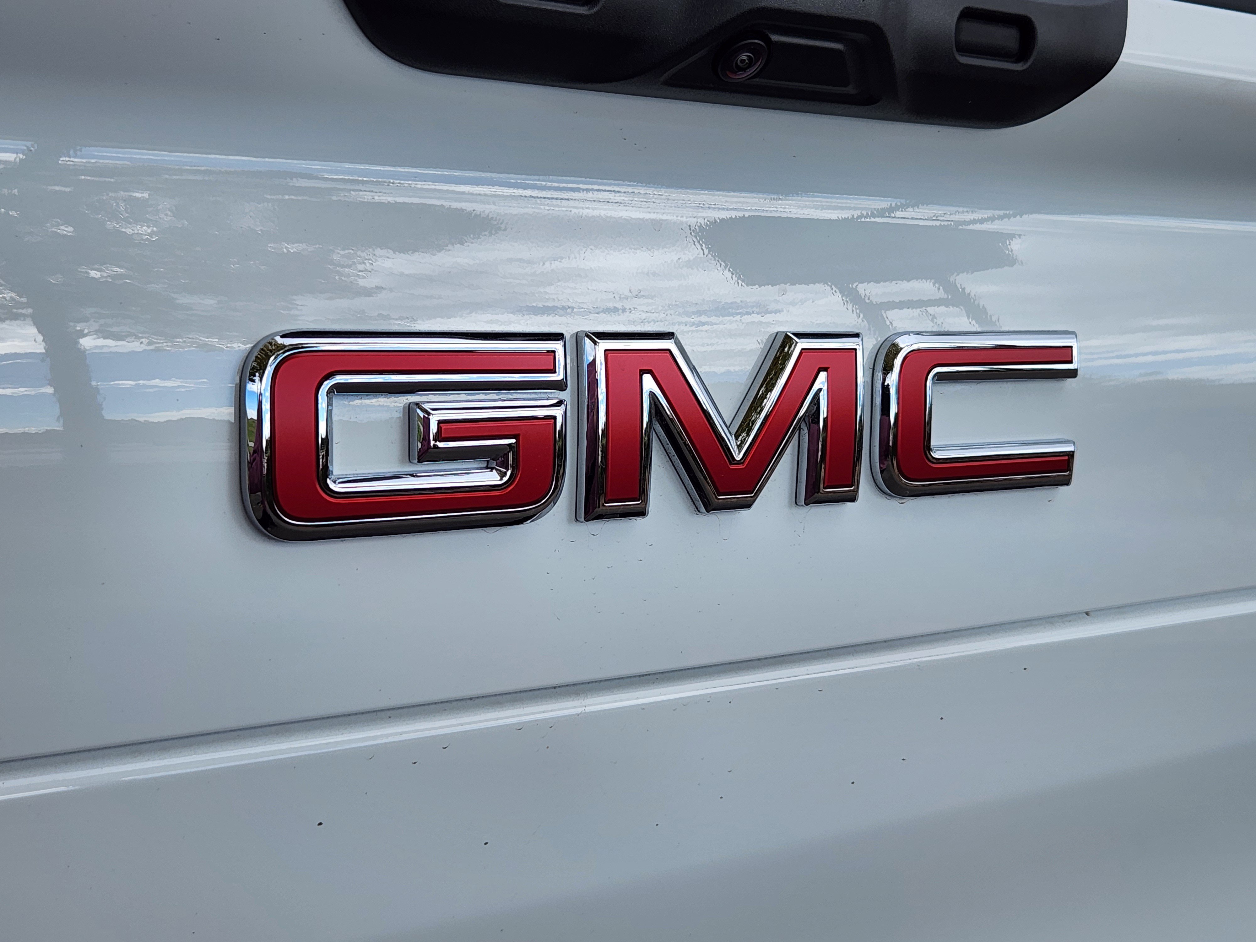 New 2026 GMC Sierra EV Elevation w/ LPO, Elevation Dark Package image 15