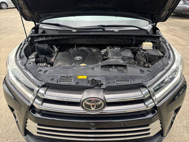 Certified 2017 Toyota Highlander Limited Platinum FWD image 34