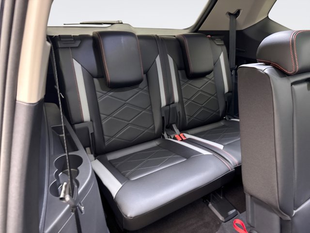 Used 2024 Volkswagen Atlas Peak Edition SE image 19