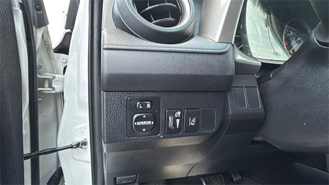 Used 2018 Toyota RAV4 LE image 12