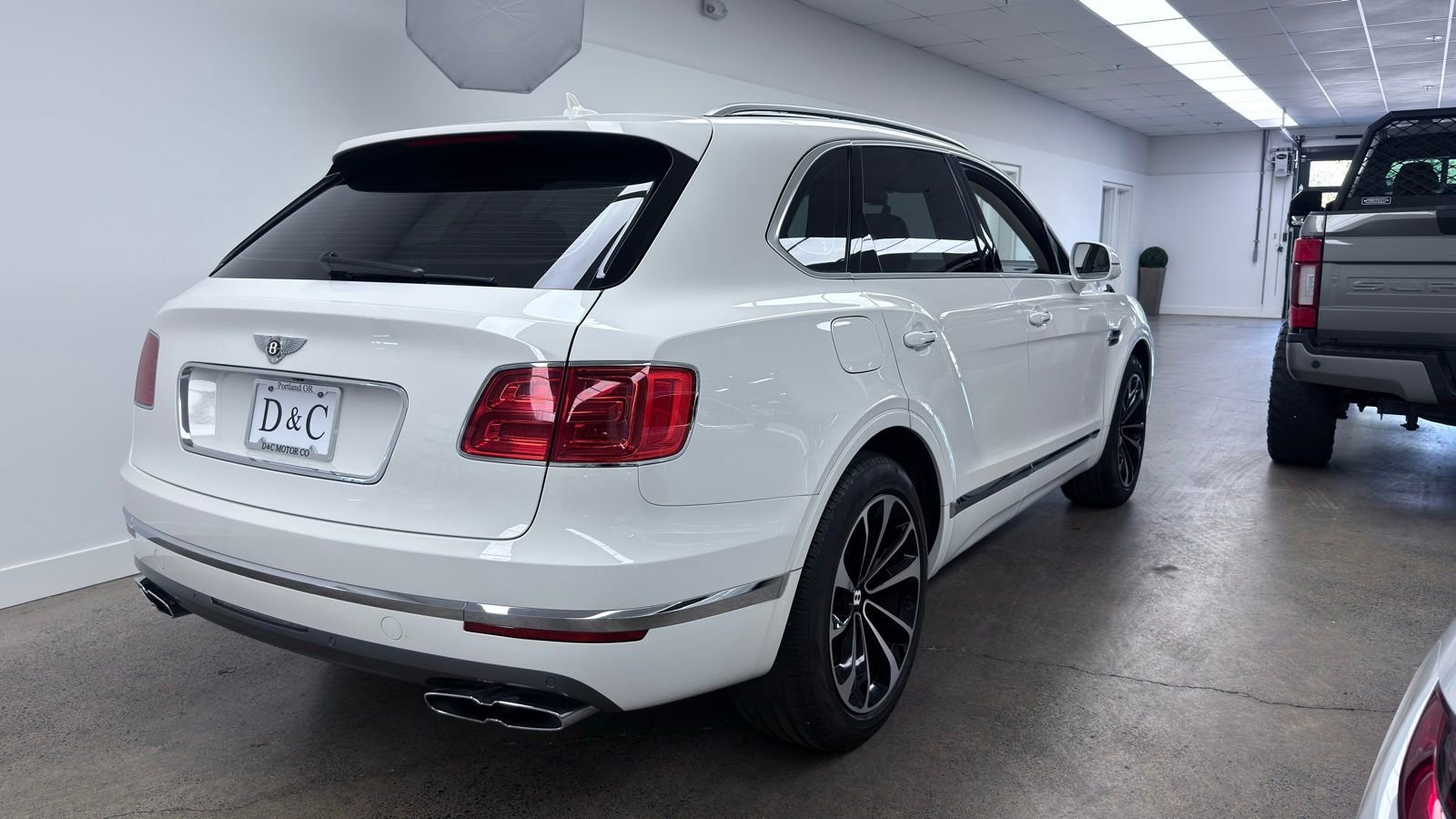 Used 2020 Bentley Bentayga image 2