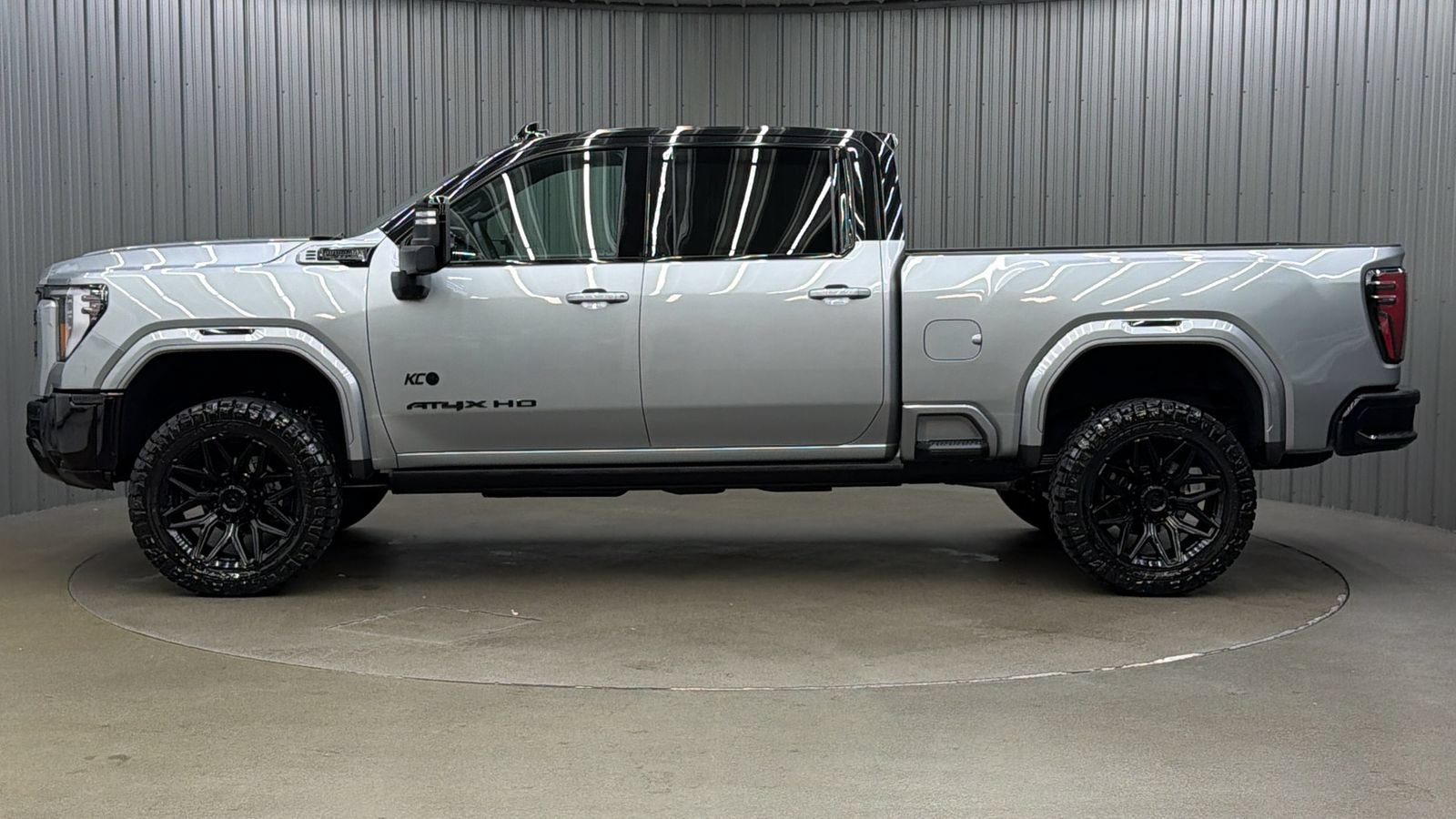 Used 2026 GMC Sierra 2500 AT4X AWD/4WD image 2