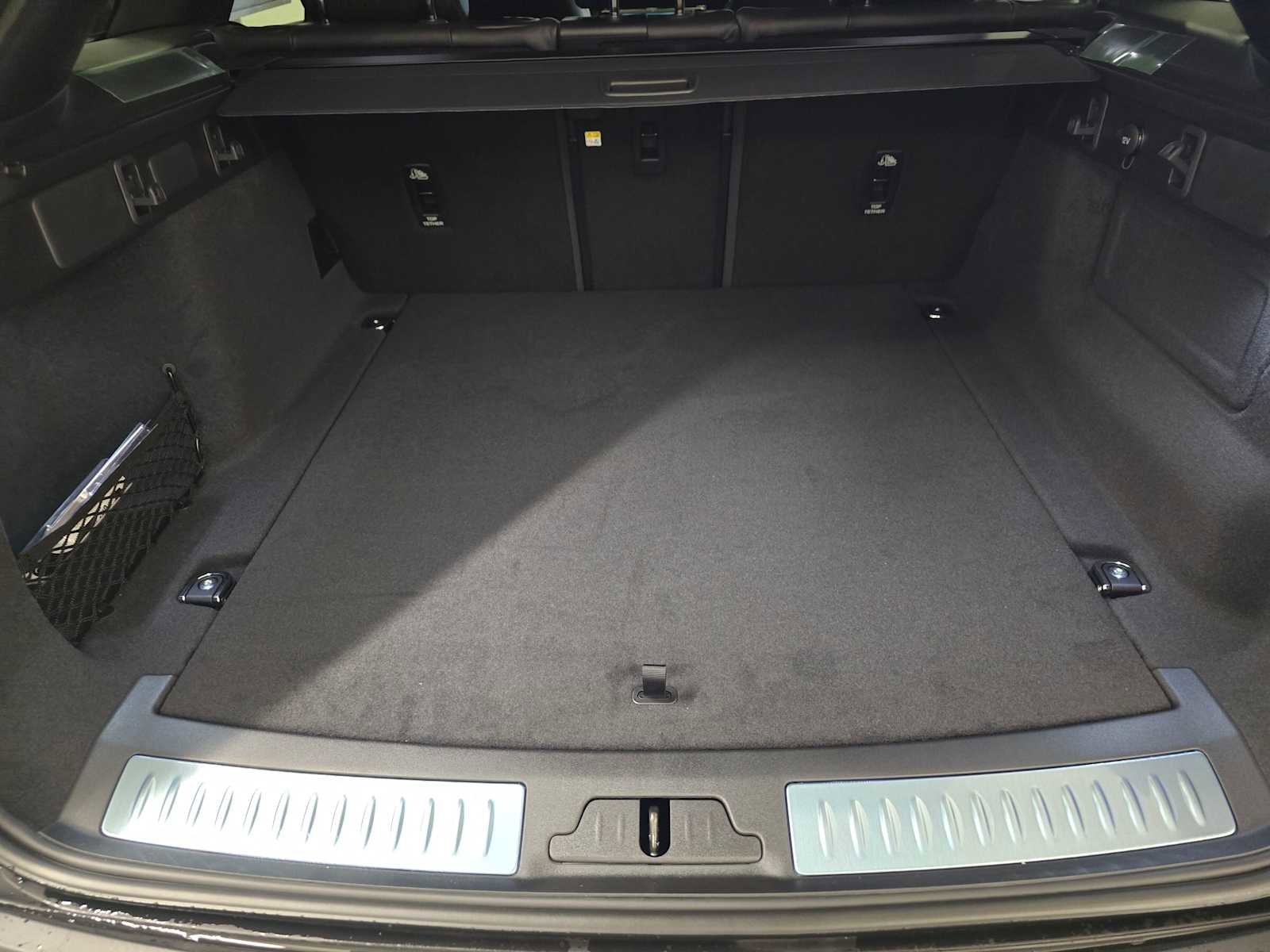 New 2026 Land Rover Range Rover Velar Dynamic SE image 13