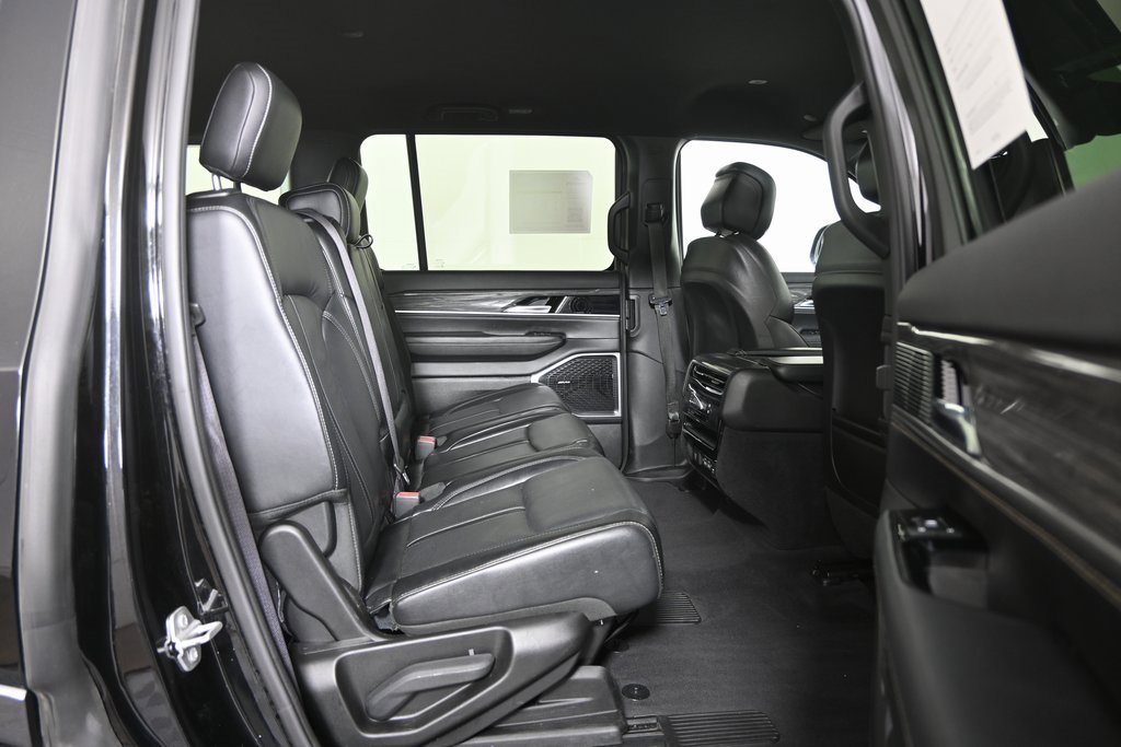 Used 2022 Jeep Wagoneer Series III image 16