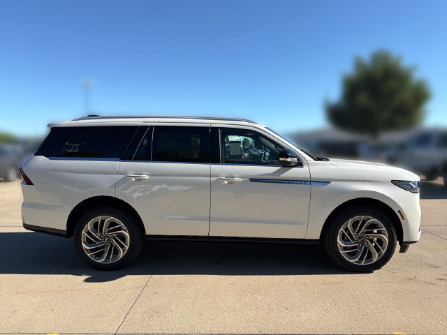 New 2026 Lincoln Navigator Reserve AWD/4WD image 4