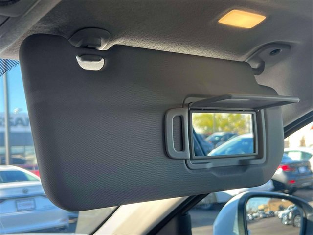 Used 2025 Nissan Kicks SR image 29