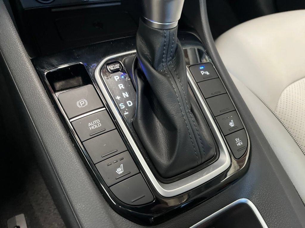 Used 2021 Hyundai Ioniq Limited FWD image 17