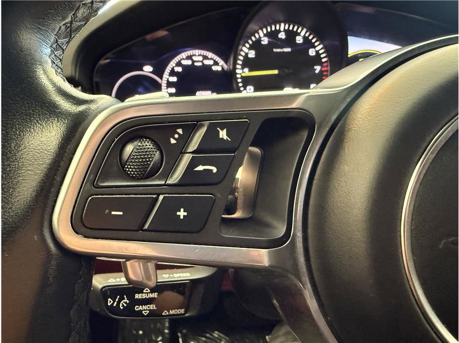 Used 2022 Porsche Cayenne E-Hybrid w/ Premium Plus Package image 19