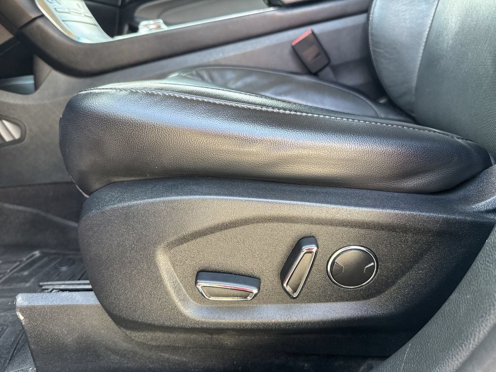 Used 2019 Ford Edge Titanium w/ Equipment Group 301A AWD/4WD image 14
