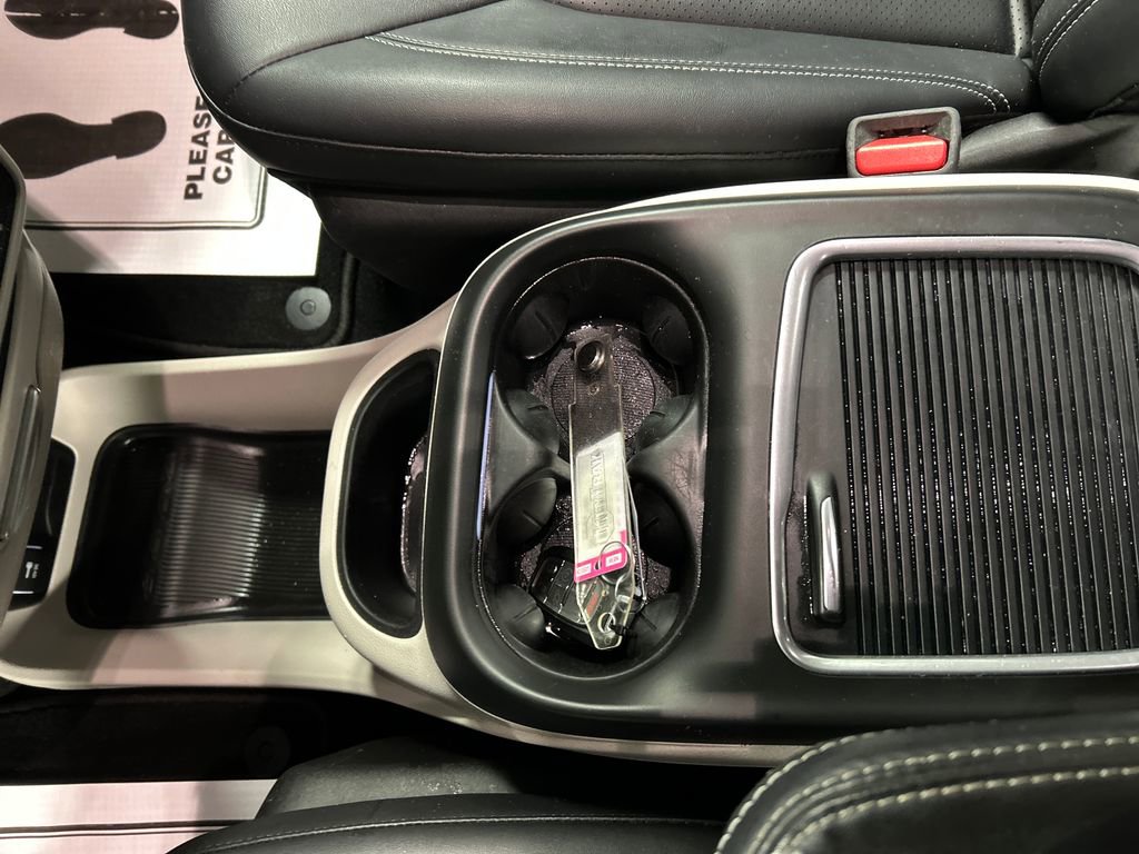 Used 2024 Chrysler Pacifica Touring-L FWD image 21
