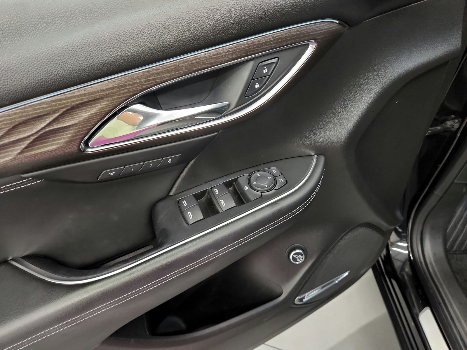 Used 2023 Buick Envision Avenir FWD image 29