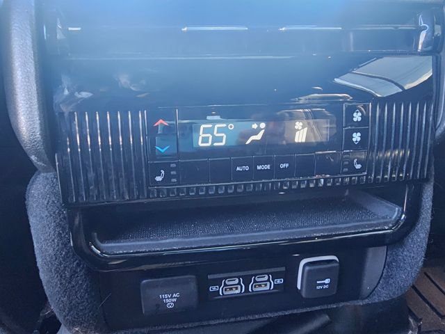 Used 2022 Jeep Wagoneer Series III w/ Premium Group I AWD/4WD image 21