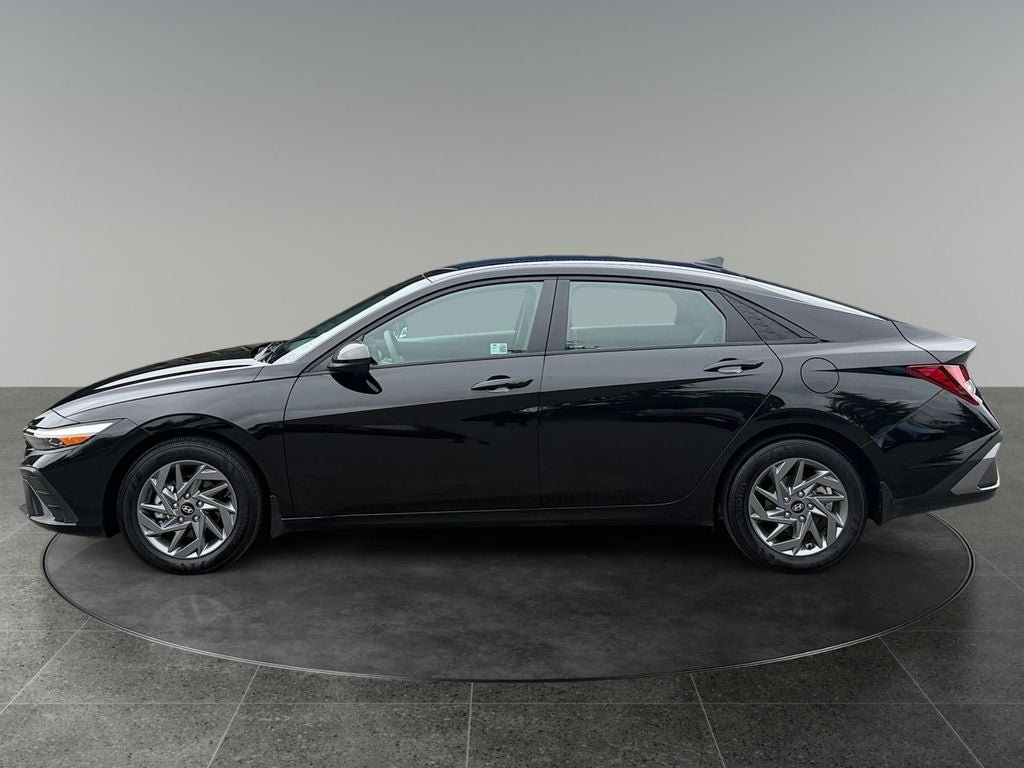 Used 2024 Hyundai Elantra SEL FWD image 5