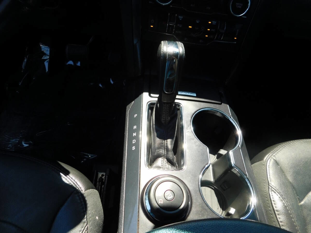 Used 2017 Ford Explorer XLT w/ Equipment Group 202A image 18