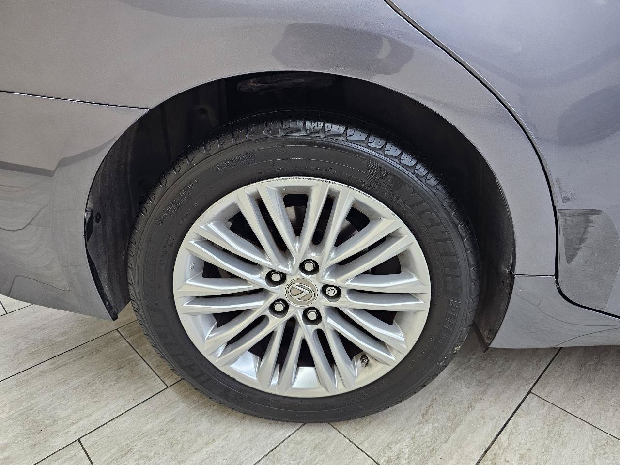 Used 2015 Lexus ES 350 w/ Luxury Package FWD image 40