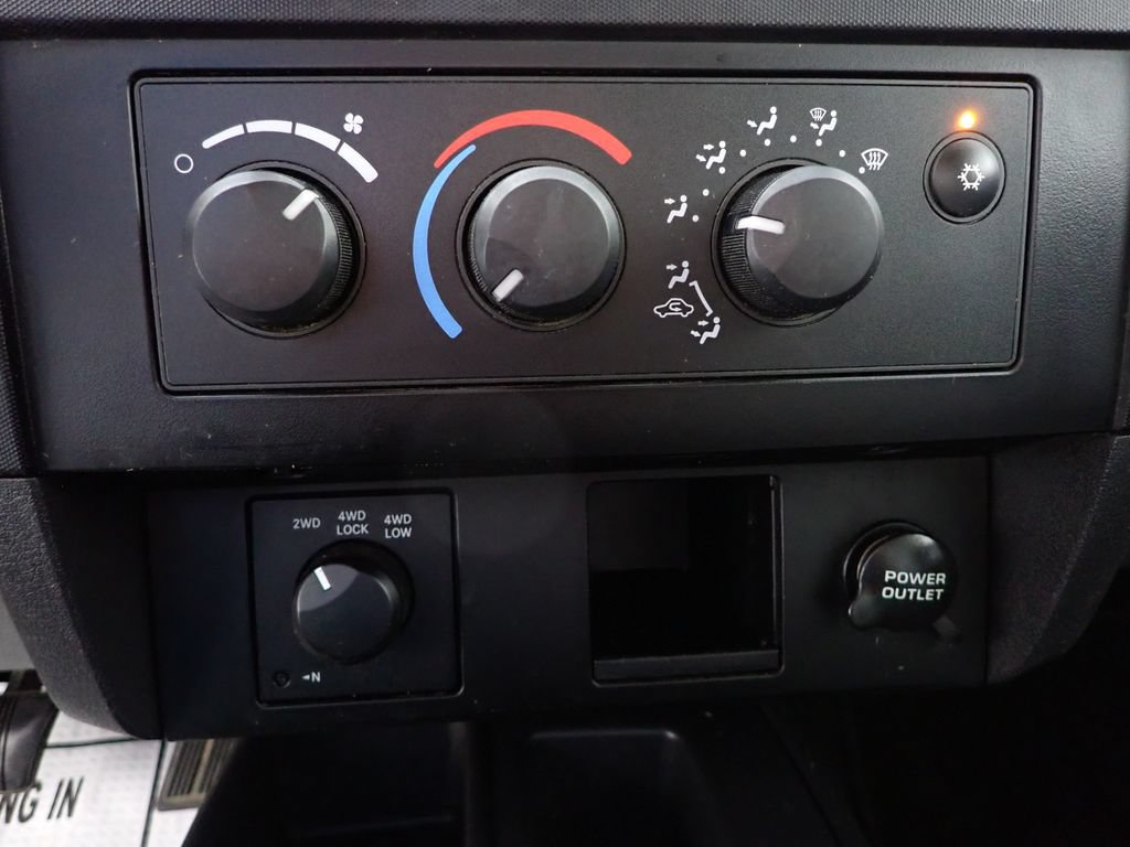 Used 2011 Dodge Dakota Big Horn w/ Skid Plate Group AWD/4WD image 4