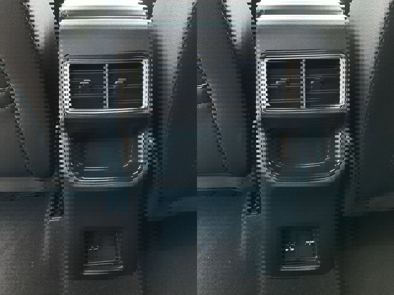 Used 2025 Volkswagen Atlas Cross Sport SE image 19