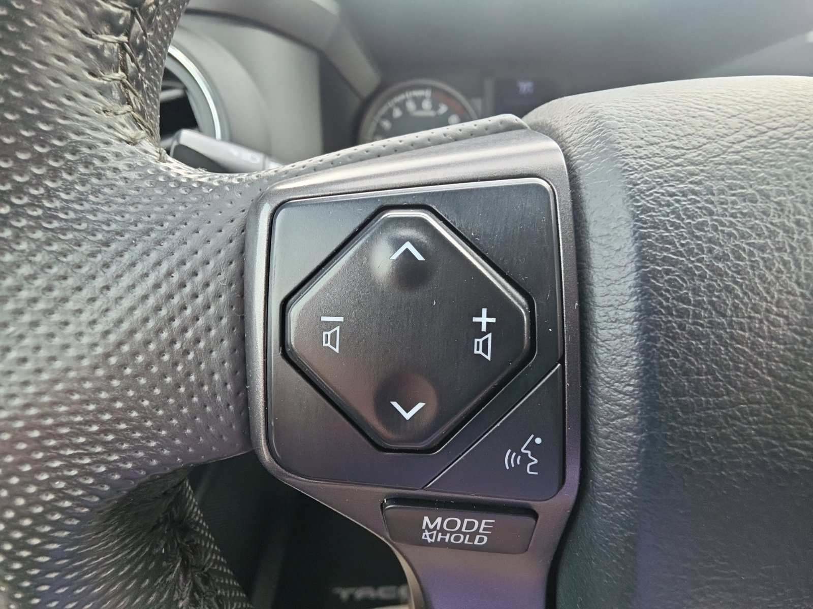 Used 2018 Toyota Tacoma TRD Off-Road AWD/4WD image 11