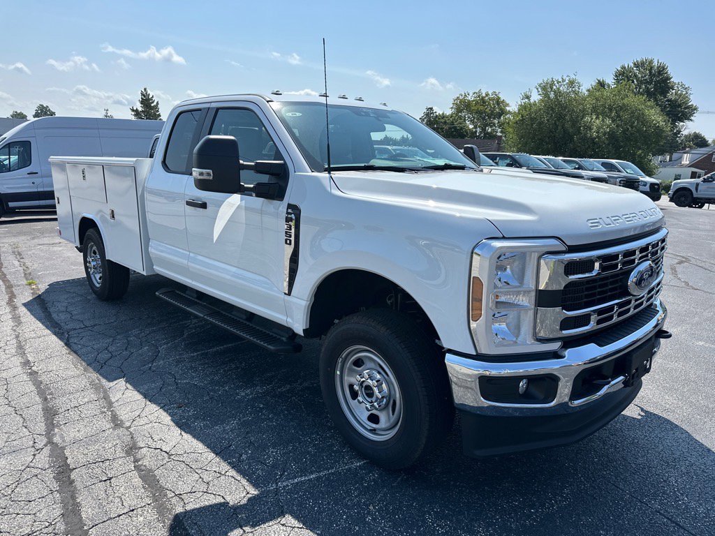 New 2025 Ford F350 XL w/ XL Chrome Package image 3