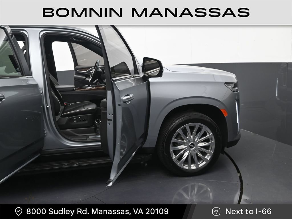 Used 2024 Cadillac Escalade ESV Premium Luxury AWD/4WD image 9