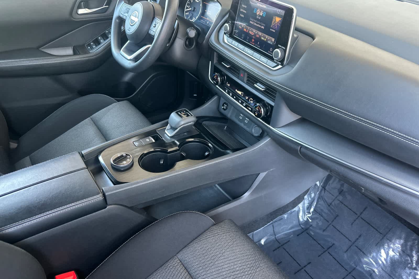 Used 2024 Nissan Rogue SV AWD/4WD image 16
