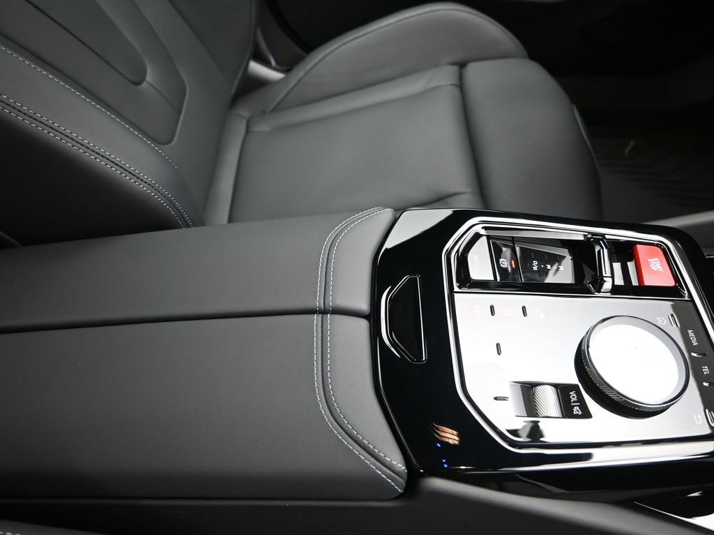 New 2026 BMW M5 w/ Executive Package AWD/4WD image 28