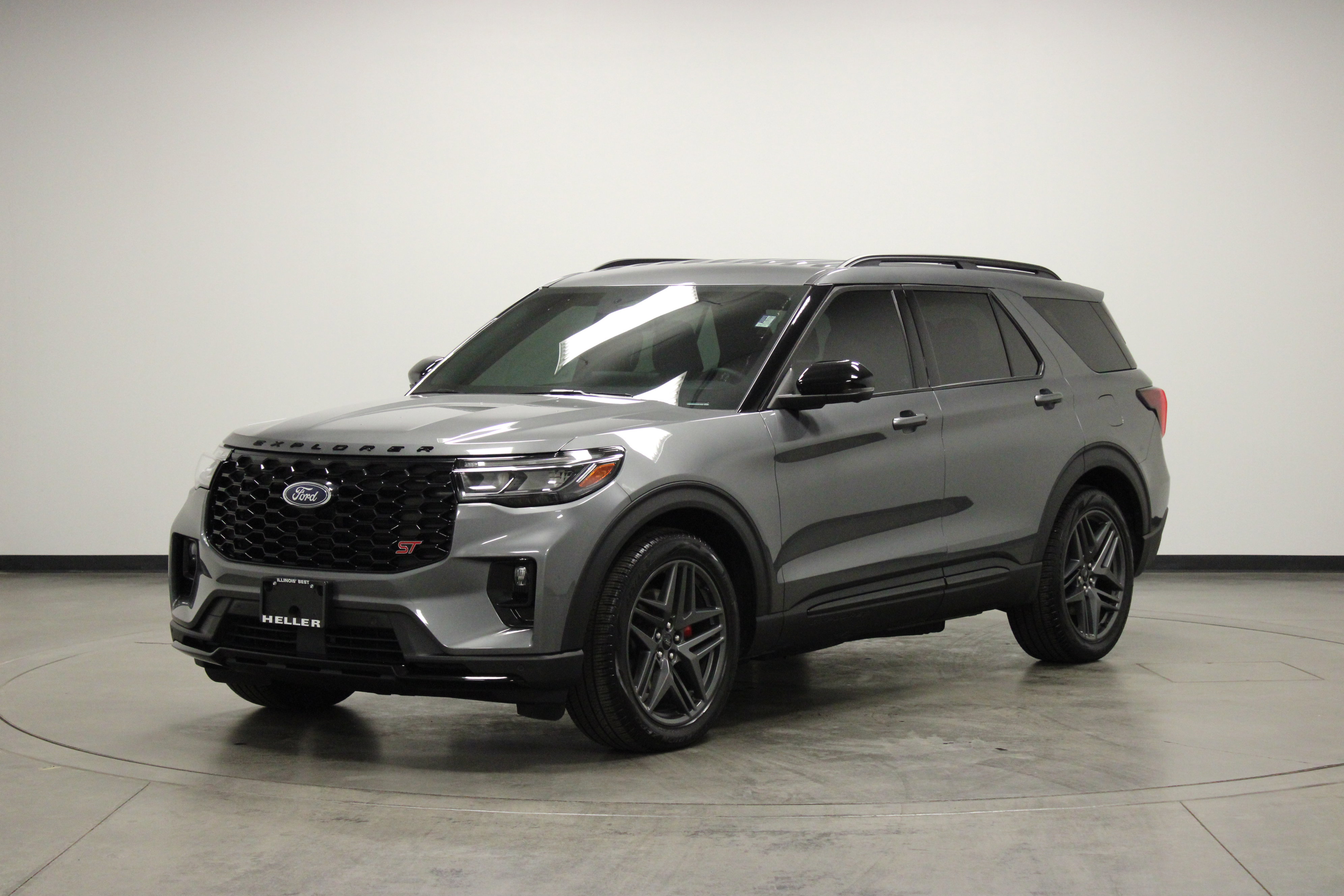 Used 2025 Ford Explorer ST image 4