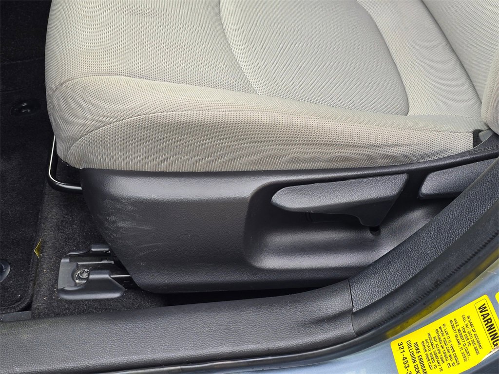 Used 2021 Toyota Corolla LE image 13