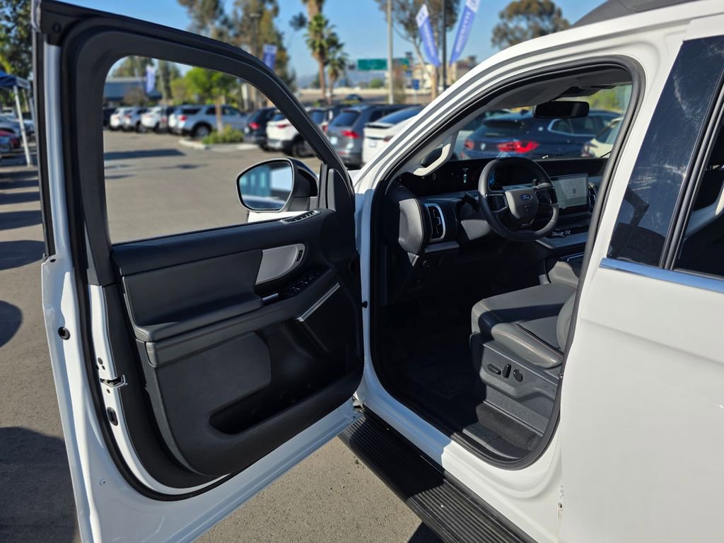 Used 2025 Ford Expedition Max Active AWD/4WD image 46